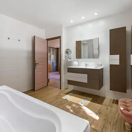 La Maison De Valerie Avec Piscine Vakantiehuis *